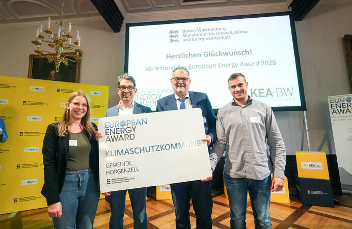 Pressefotos mit Vertretern des European Energy Awards und der Gemeinde Horgenzell